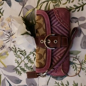 👛💞PRE~LOVED COACH WRISTLET🌸